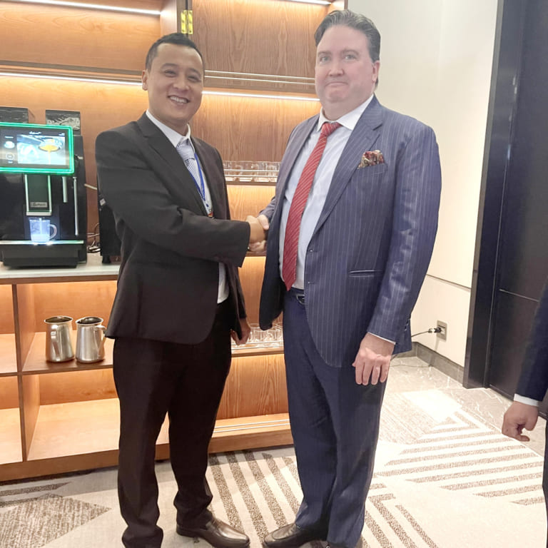 𝐆𝐄𝐂𝐄 𝐆𝐫𝐨𝐮𝐩 𝐠𝐚̣̆𝐩 𝐠𝐨̛̃ 𝐍𝐠𝐚̀𝐢 𝐌𝐚𝐫𝐜 𝐊𝐧𝐚𝐩𝐩𝐞𝐫 – Đ𝐚̣𝐢 𝐬𝐮̛́ 𝐇𝐨𝐚 𝐊𝐲̀ 𝐜𝐡𝐮𝐚̂̉𝐧 𝐛𝐢̣ 𝐤𝐞̂́𝐭 𝐭𝐡𝐮́𝐜 𝐧𝐡𝐢𝐞̣̂𝐦 𝐤𝐲̀