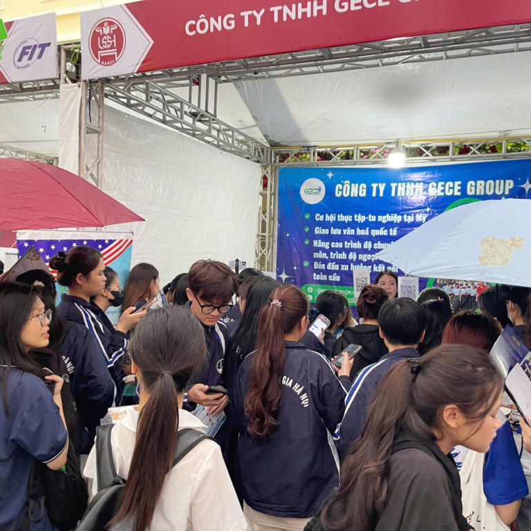Gian hàng Gece Group đông kín sinh viên quan tâm Thực tập Mỹ J1